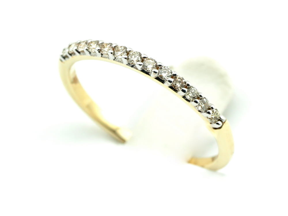 Pierścionek z diamentami