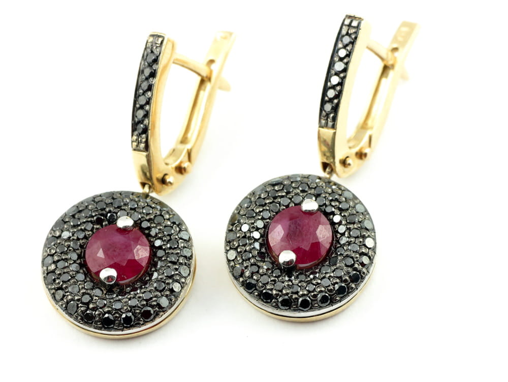 Kolczyki z czarnymi diamentami i rubinem