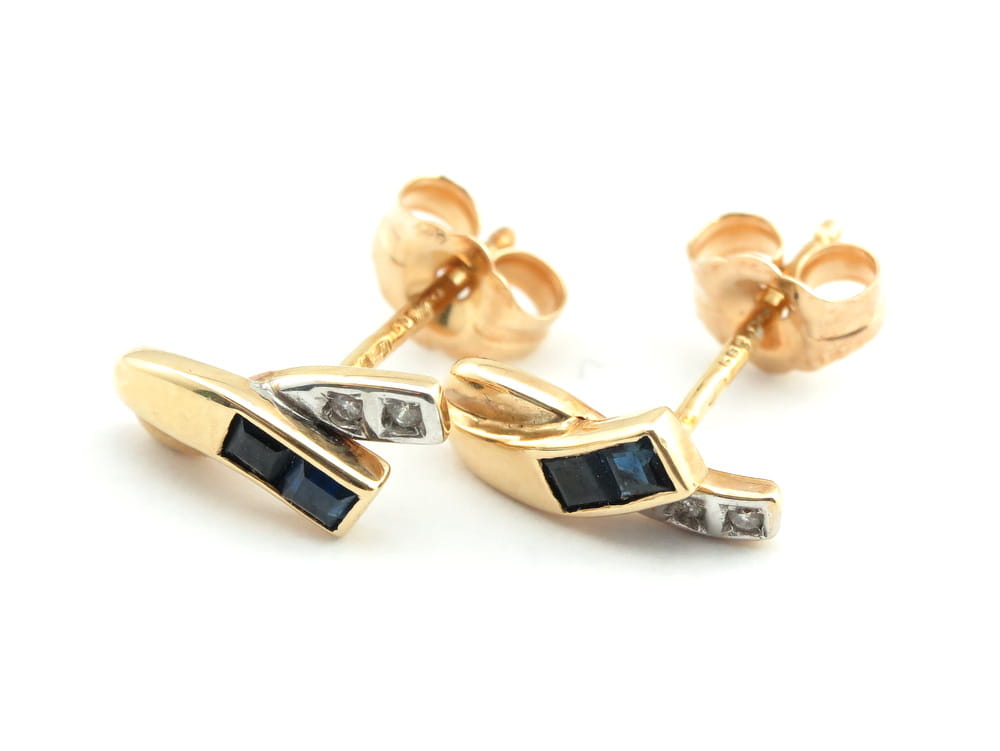 Kolczyki z diamentami i z szafirami