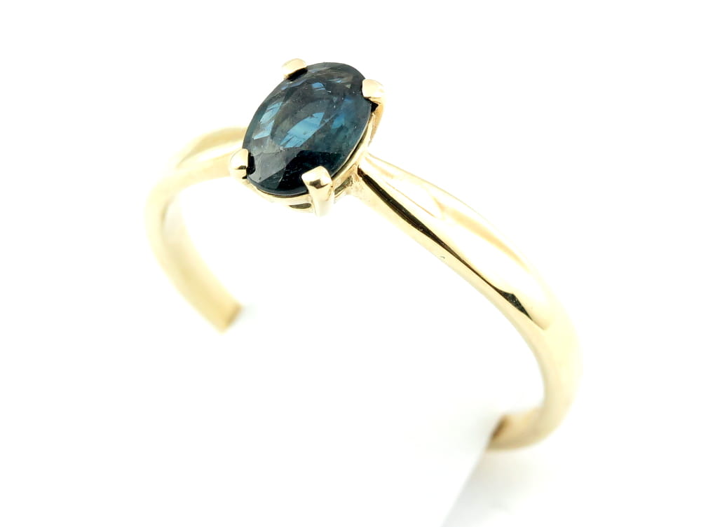 Pierścionek z szafirem