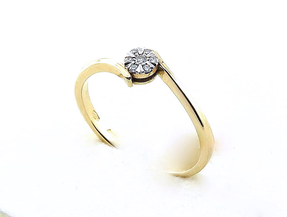 Pierścionek z diamentami