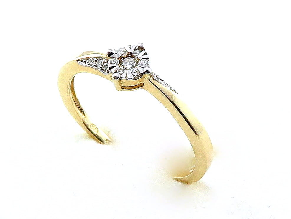 Pierścionek z diamentami