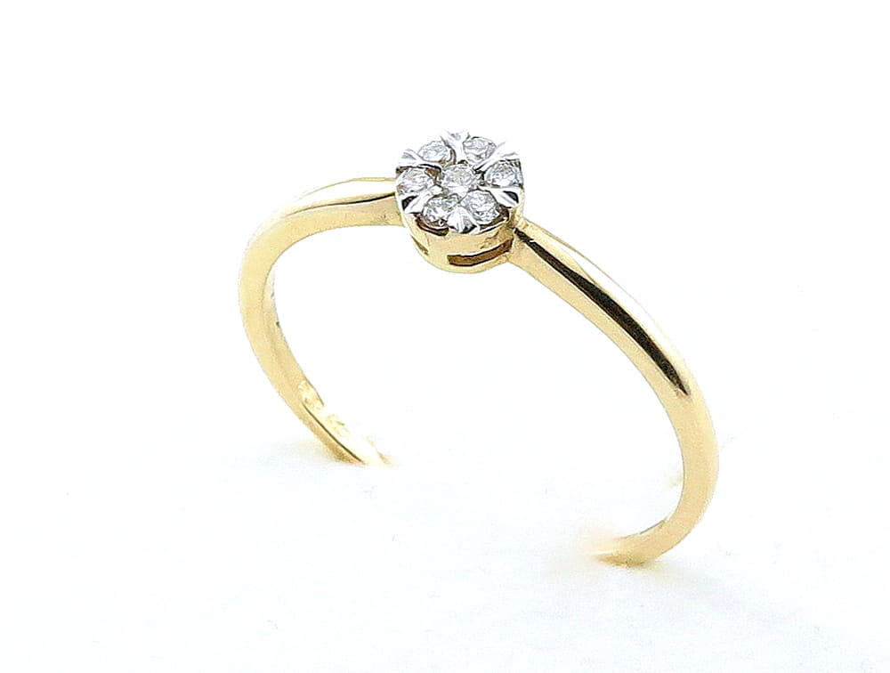 Pierścionek z diamentami