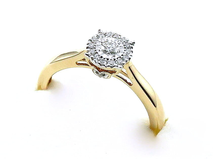 Pierścionek z diamentami