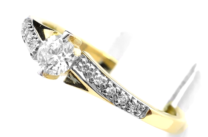 Pierścionek z brylantami