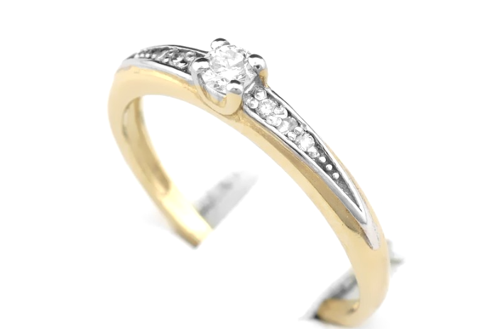 Pierścionek z brylantem