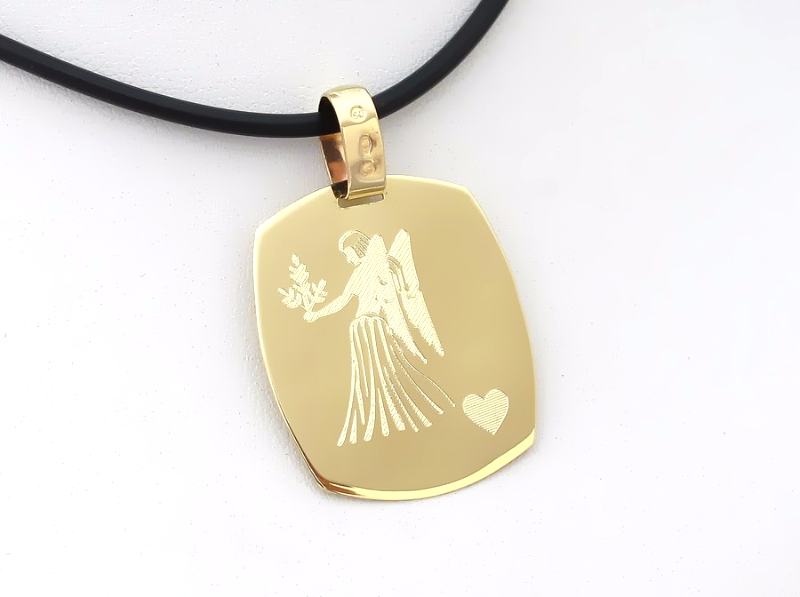 złota zawieszka z grawerem anioła