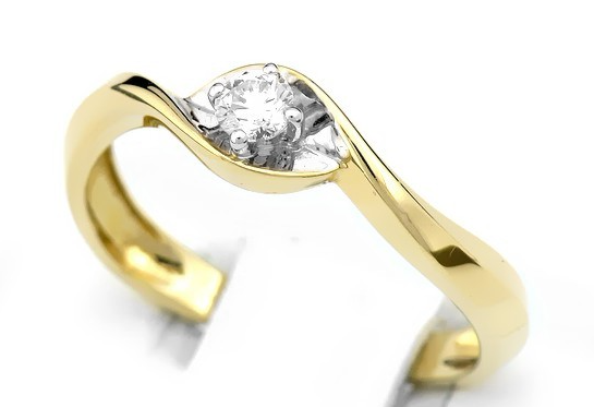 Pierścionek z brylantem