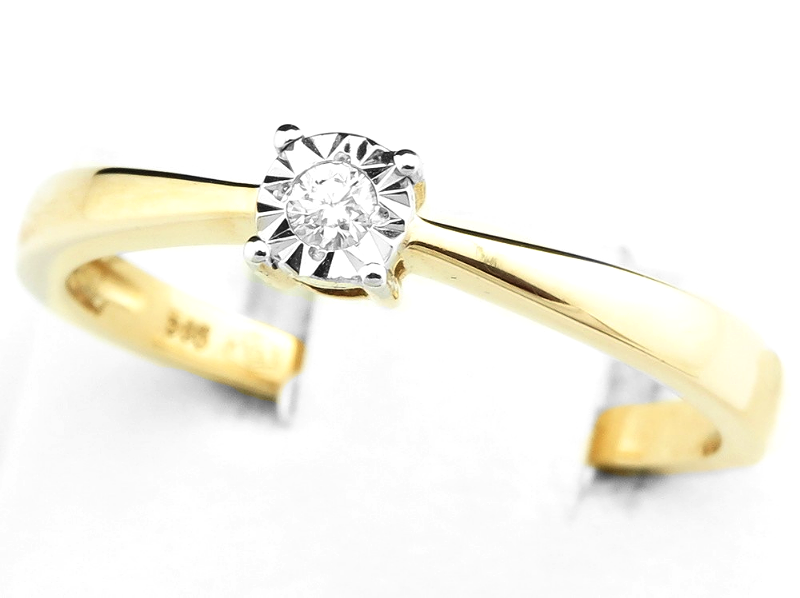  Pierścionek z diamentem