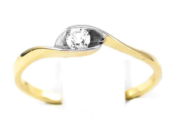 Pierścionek z diamentem