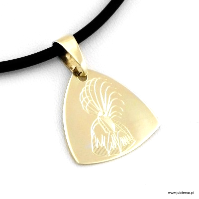 złota zawieszka w kształcie trójkąta